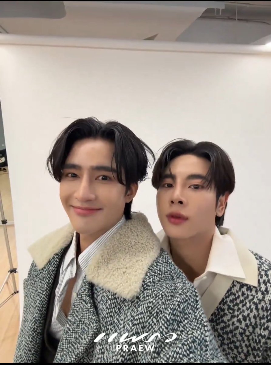 Miku_asu's tweet photo. 髪の毛が繋がっちゃうくらい近いのいい😭😭😭
#PraewAndYouX๋OnlyFriendsDreamOn 
#PraewDigitalCoverxOnlyFriends #EarthMix https://t.co/AaJ3LHAOPq