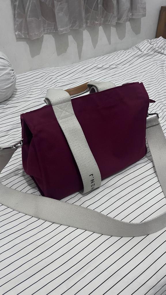 yuhaaerts's tweet photo. ‼️ WTS tas Marhen.j Rico Comfort Jester Red ‼️

harga beli 1.7 juta, dijual jadi 1 juta ajaa. alasan dijual karena udah ga dipakai, barang masih mulus, resleting aman sentosa.

💸 1 juta
✅ Original
✅ tag barcode masih ada
✅ bisa co shopee 
📍dom Bekasi https://t.co/J8lgSdSZU6