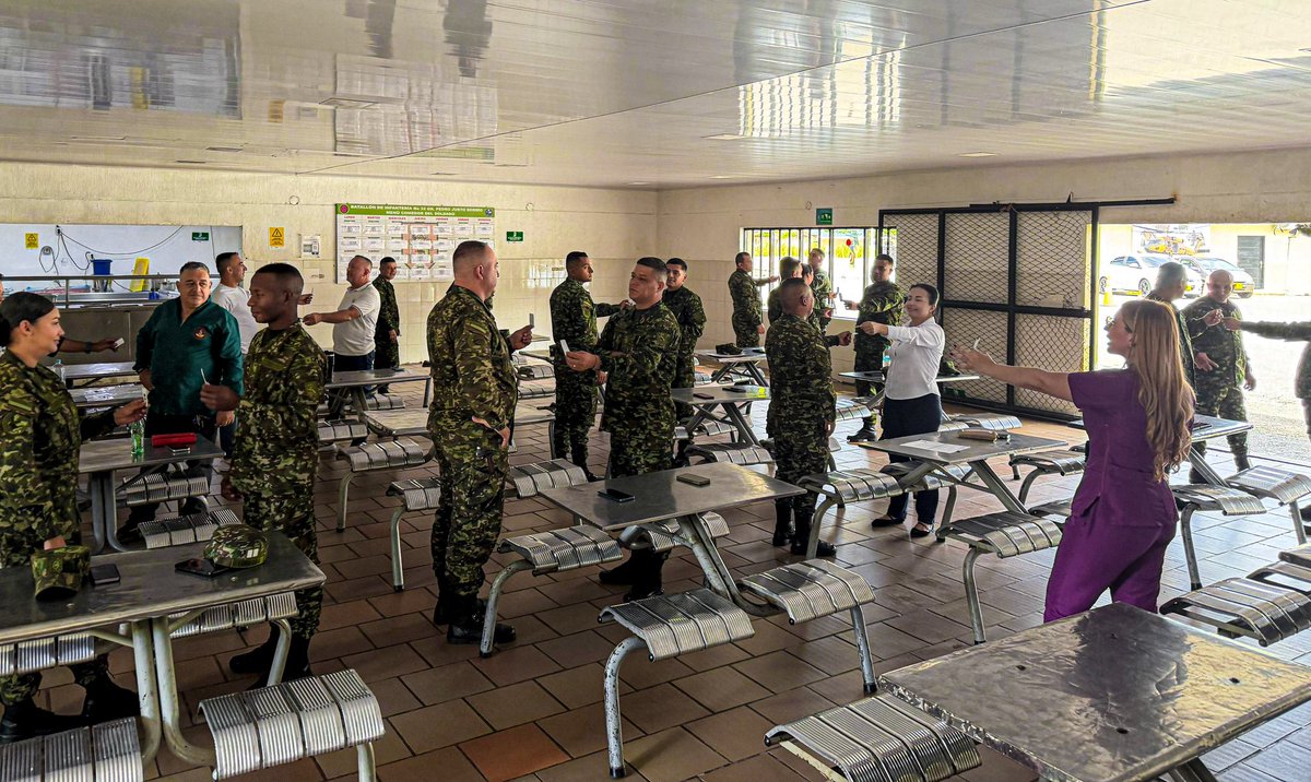 ejercito_COPER's tweet photo. 📌 El Comando de Personal, a través de la Dirección de Gestión Humana por Competencias, acompañó a las unidades BASPC N.° 04, BIGIR y BIPEB, pertenecientes a la Cuarta Brigada en Medellín, fortaleciendo el concepto de liderazgo que comunica con propósito y consolidando las mejores prácticas de mando.

Desde Desarrollo DIGEH creemos que un mando con propósito no solo ordena y dirige, sino que también inspira y transforma.
#PatriaHonorLealtad 
@COL_EJERCITO