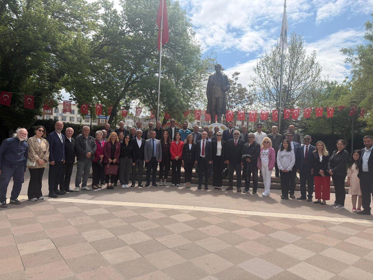 nazimmsaglam's tweet photo. 19 Mayıs Atatürk’ü Anma, Gençlik ve Spor Bayramı kapsamında Gölbaşı Atatürk Anıtı’na çelengimizi sunduk.
Bağımsızlık mücadelemizin meşalesini yakan Gazi Mustafa Kemal Atatürk ve silah arkadaşlarını saygı ve minnetle anıyoruz.
Bayramımız kutlu olsun. https://t.co/F4mRqg51pM