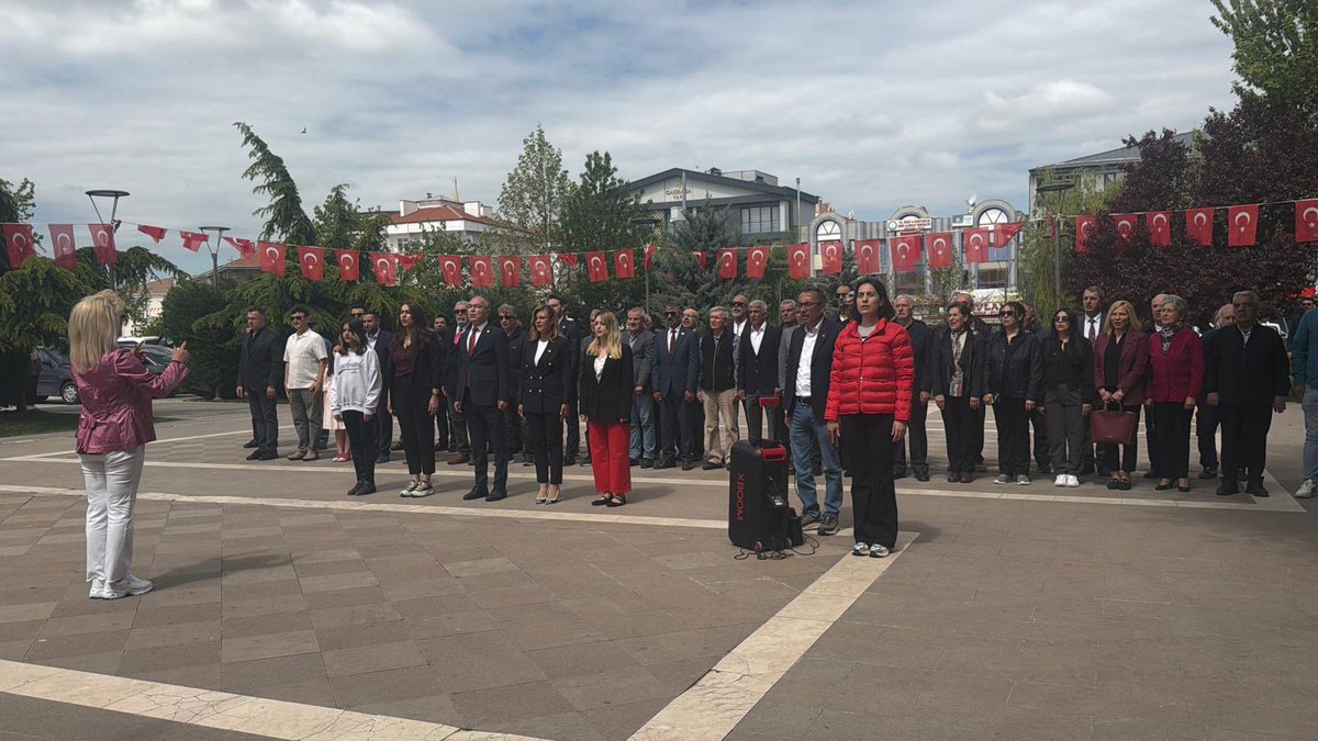 nazimmsaglam's tweet photo. 19 Mayıs Atatürk’ü Anma, Gençlik ve Spor Bayramı kapsamında Gölbaşı Atatürk Anıtı’na çelengimizi sunduk.
Bağımsızlık mücadelemizin meşalesini yakan Gazi Mustafa Kemal Atatürk ve silah arkadaşlarını saygı ve minnetle anıyoruz.
Bayramımız kutlu olsun. https://t.co/F4mRqg51pM