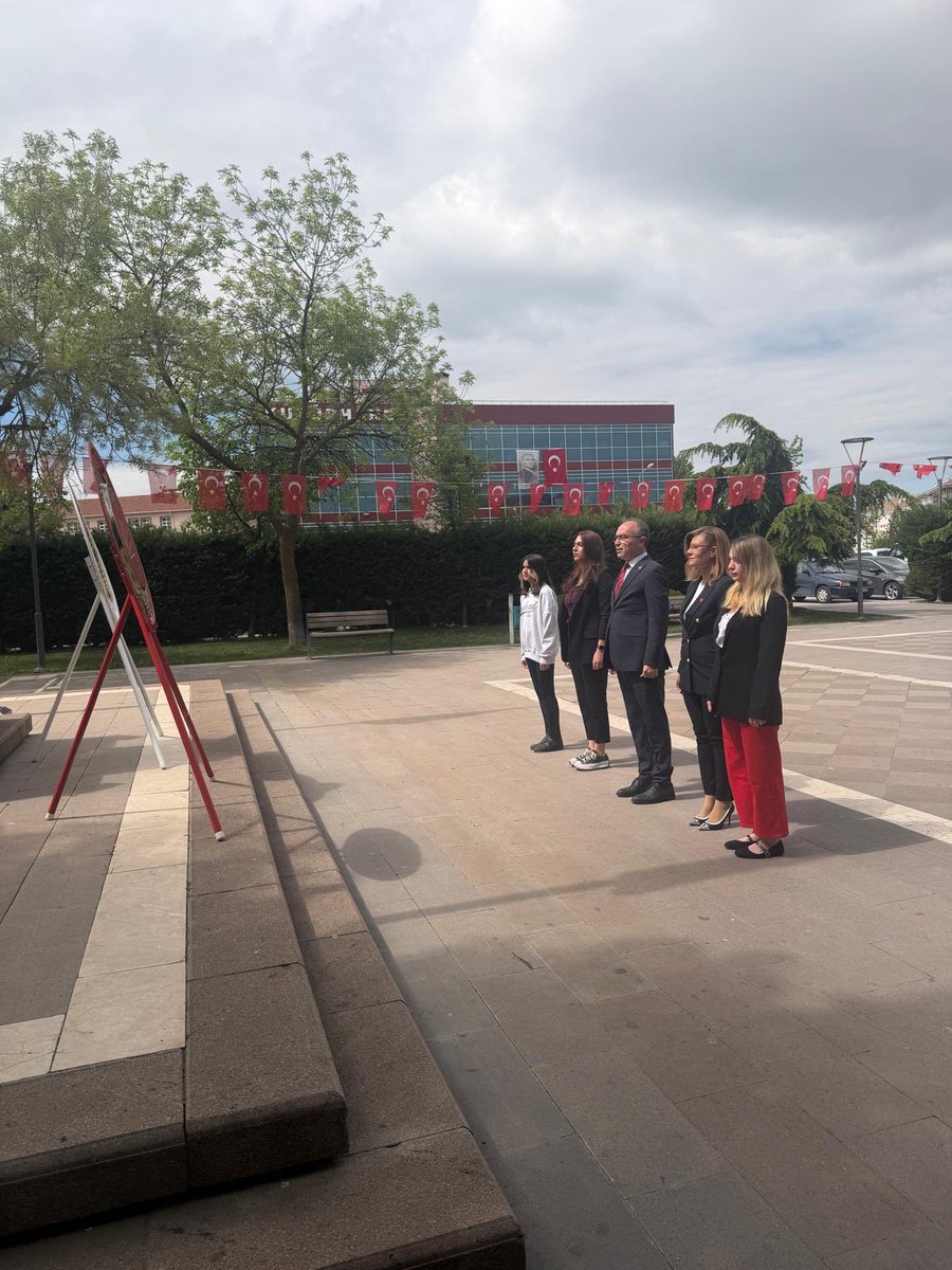 nazimmsaglam's tweet photo. 19 Mayıs Atatürk’ü Anma, Gençlik ve Spor Bayramı kapsamında Gölbaşı Atatürk Anıtı’na çelengimizi sunduk.
Bağımsızlık mücadelemizin meşalesini yakan Gazi Mustafa Kemal Atatürk ve silah arkadaşlarını saygı ve minnetle anıyoruz.
Bayramımız kutlu olsun. https://t.co/F4mRqg51pM