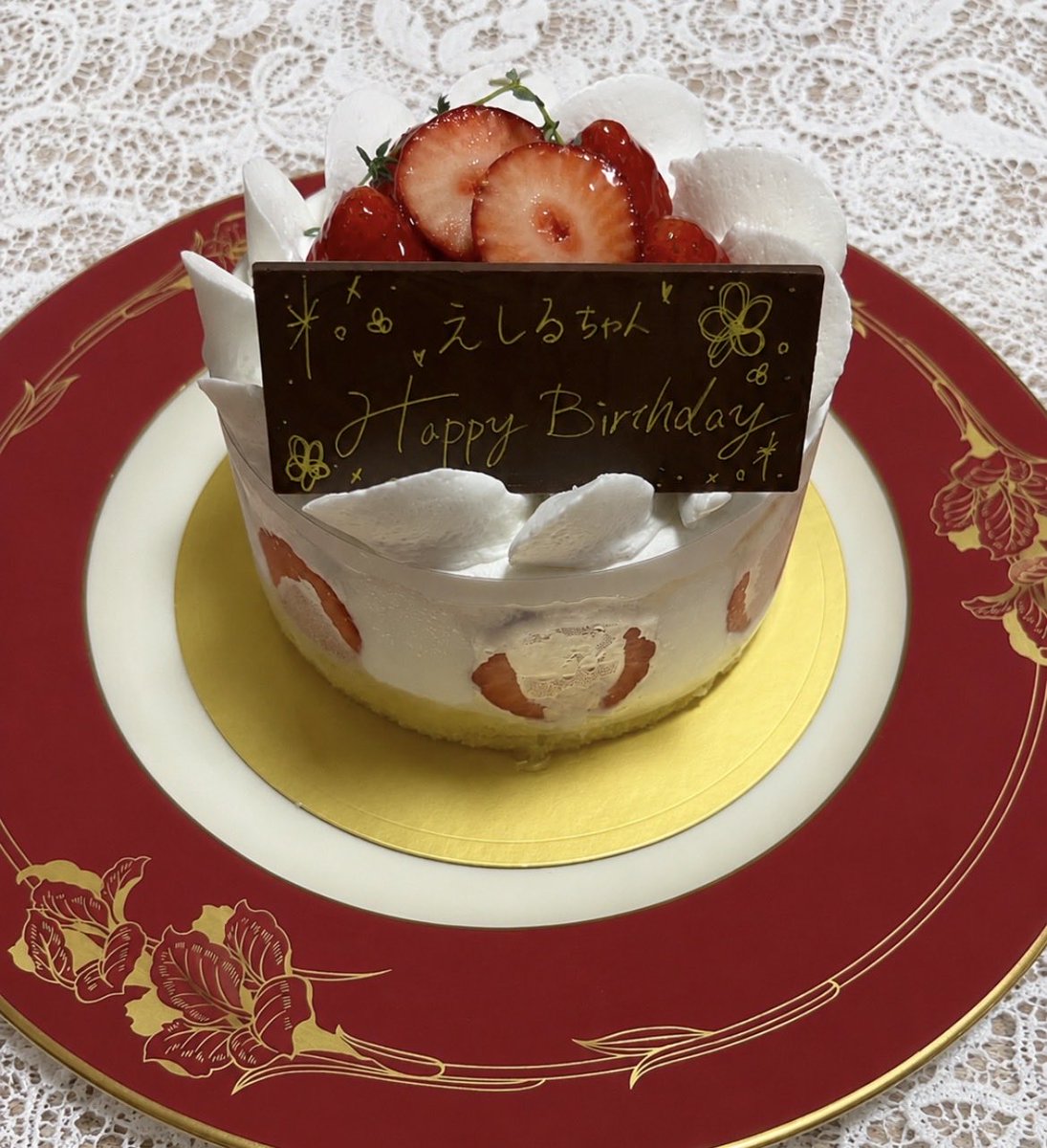 mooon0519's tweet photo. 今年も無事に歳を重ねました🍨 

今日も音楽を作って、わくわくするMTGをして…！
自分の真ん中にあるもので溢れた、幸せな1日でした✨

ケーキに「ちゃん」って書いてあるのを見て、ふと小さい頃の気持ちに戻ったり嬉しくなったりして笑

お祝いのメッセージをくださった皆さま、いつも関わってくださる皆さま、仲良くしてくださる皆さま、心から感謝しています！！

いただいた温かさをエネルギーにして、自分なりの音楽や色んな形に変えて皆さんに届けていけるよう、これからも楽しく頑張ります！

今後ともよろしくお願いします❤️‍🔥