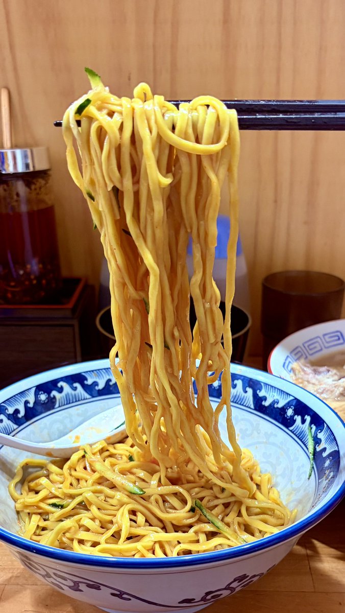 anne_papa's tweet photo. 麺屋小金@武蔵新城

限定 冷やしビビン麺+うずら+生たま

冷んやりパツパツ細麺とシャキシャキきゅうり🥒
麺丼はかなりシンプルだけど、これでしっかり完成されてる👍
お口直しスープ付きなので味の調整もできるの良い✌️
生たまごは必須です！

最高な一杯🍜
メチャクチャ旨かった😋

ご馳走様でした🙏 https://t.co/4NX65c3o1f