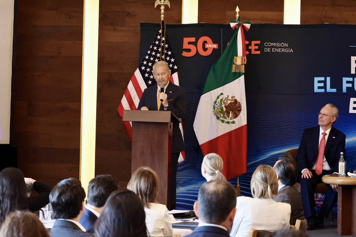 Embajador Ronald Johnson tweet media