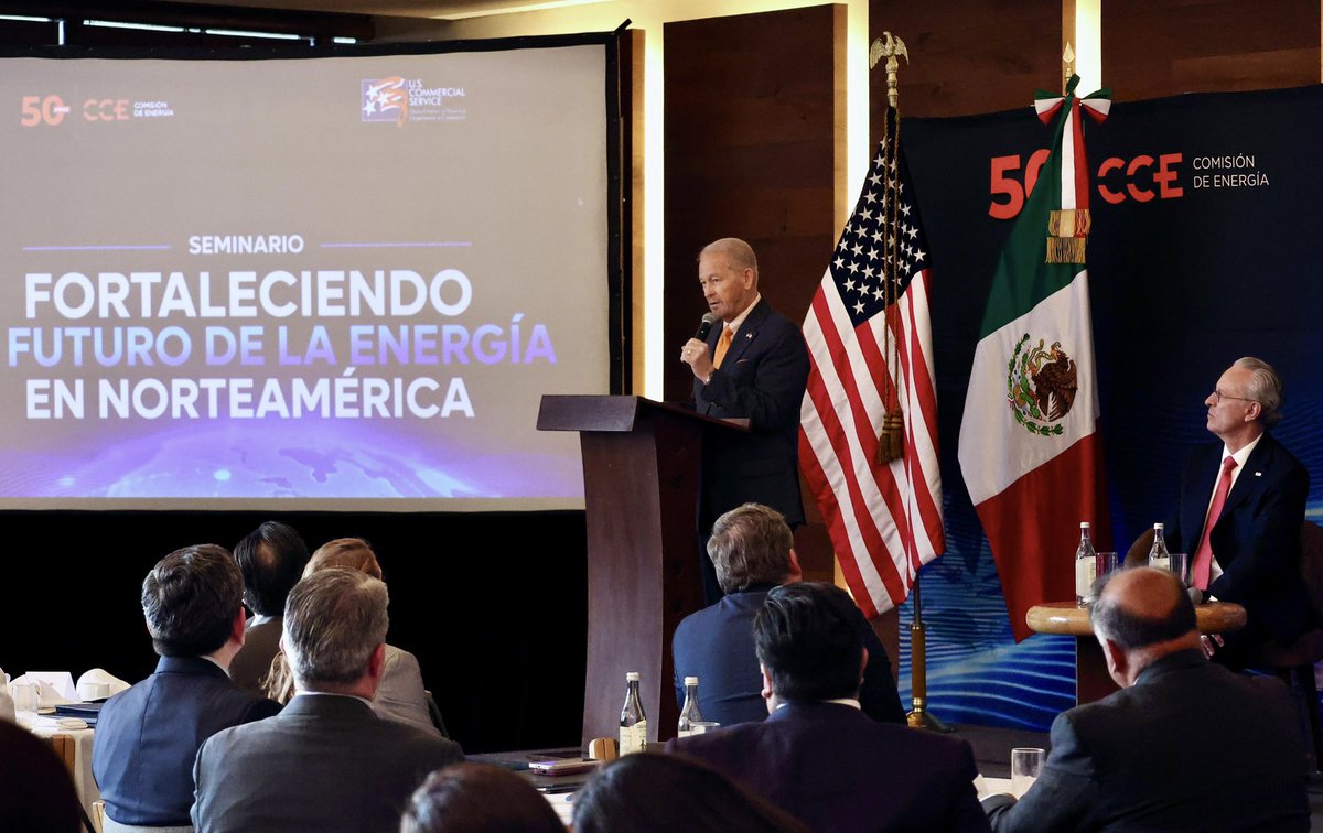 Embajador Ronald Johnson tweet media