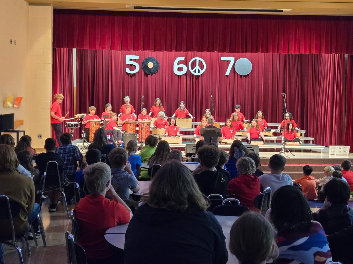 LspauldingMiss's tweet photo. We enjoyed a performance by the "Screaming Eagles" last week. https://t.co/MX18ZV7Cfe