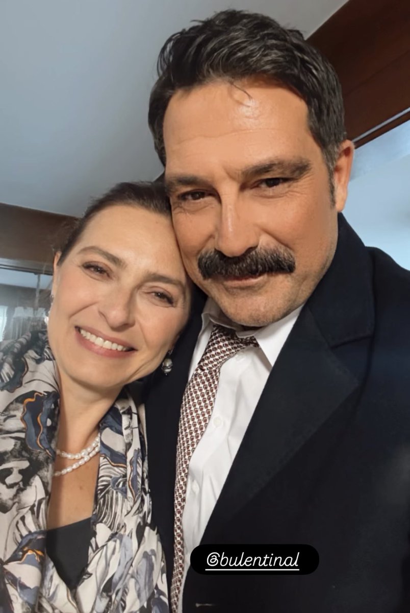 iremx159's tweet photo. Benimkiler 😭
#ayçabingöl #bülentinal #kıskanmak https://t.co/1lGiA5Bx83