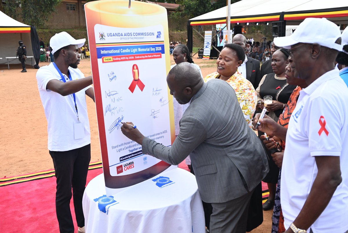 ahfugandacares's tweet photo. Today we joined the #InternationalCandlelight Memorial Day commemorations organised by @aidscommission , remembering the lives lost to AIDS and standing in solidarity with communities affected by HIV/AIDS🕯️
#EndAIDS
#KeepThePromise https://t.co/u1ETKKUu8j