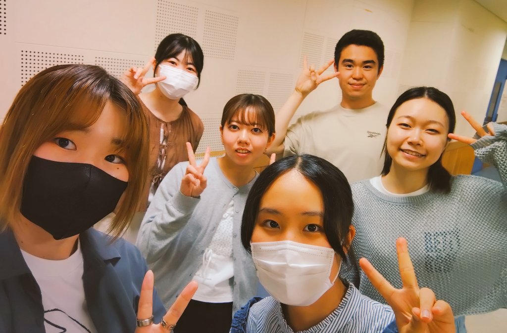 koma_gasshou's tweet photo. 本日は日曜日の反省を活かして1ステの合わせをしました✨
ついでに練習が手薄な曲の復習も進めていきます‥‥！👀✨ https://t.co/3BHTIAw0qI