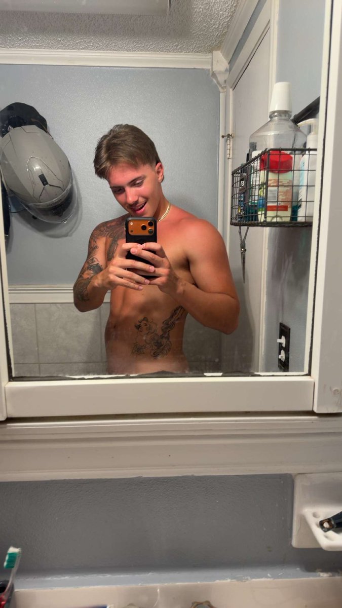 bhardbby's tweet photo. Got tanned #onlyfans #hotguy https://t.co/WcVrRKPVLi