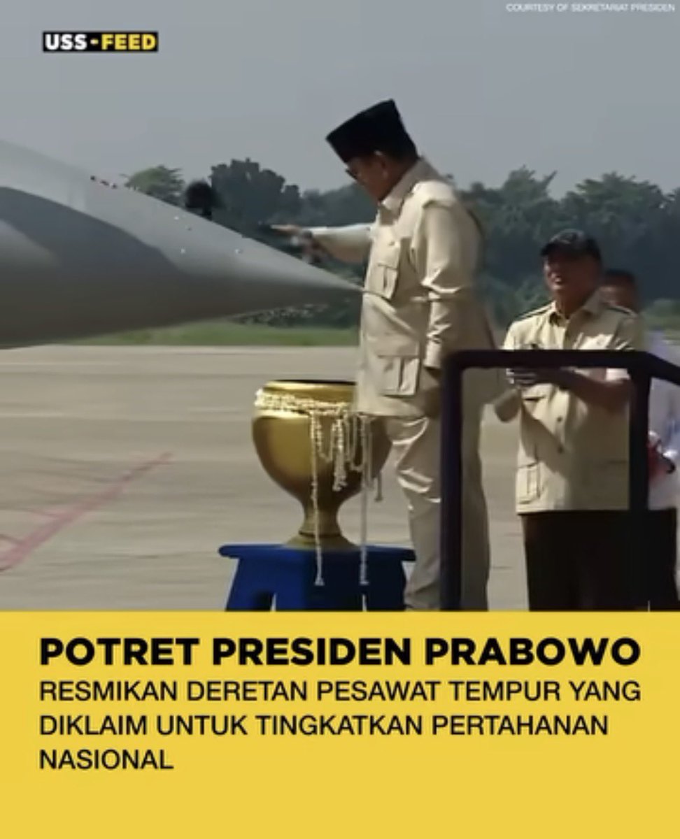 devartra's tweet photo. “pesawat di siram air kembang, aktivis di siram air ker@s” kata orang yang berkomentar.

📷 (ussfeeds) https://t.co/calOdXisTc