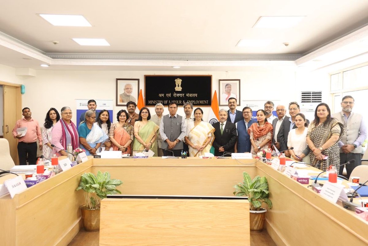 CIIFoundation's tweet photo. Confederation of Indian Industry (CII) convened a National Consultation on Migrant Workforce in New Delhi today, with Shri Mansukh Mandaviya, Hon’ble Minister of Labour & Employment and Minister of Youth Affairs & Sports, Government of India, Smt Shobha Karandlaje, Minister of State for Micro, Small and Medium Enterprises and Labour and Employment, Government of India and Smt Vandana Gurnani, Secretary, Ministry of Labour & Employment, Government of India.

#MigrantWorkforce #LabourWelfare #InclusiveGrowth #SocialProtection #WorkforceDevelopment #CII #IndustryForDevelopment  #CII4India #PublicPrivatePartnership #SkillDevelopment #WorkerWelfare
.
@followcii  @sunilmisra @sarbanichakrav1