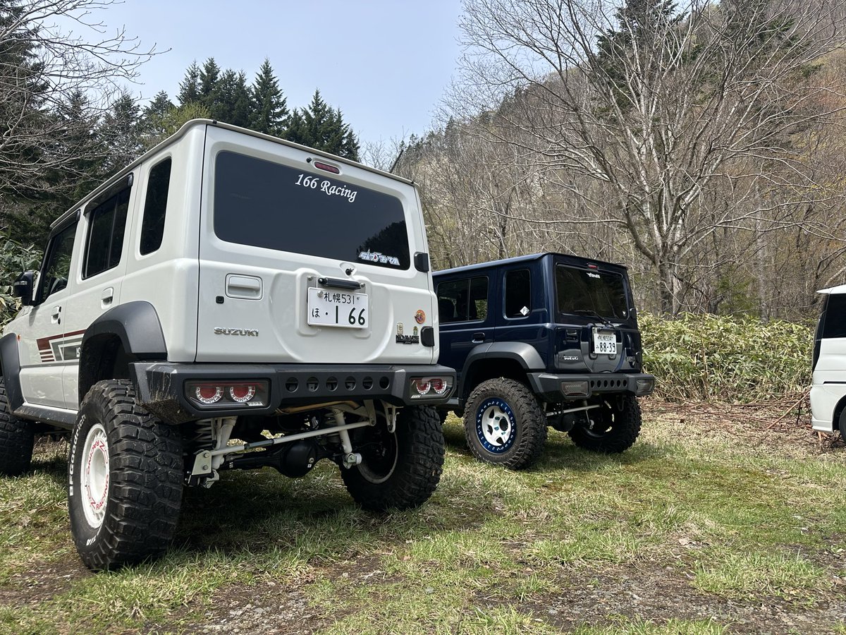 HT166's tweet photo. ノマド結構良いよ〜！！
もう150万くらい使ったけどねぇ爆笑🤣
ジムニーにはない使い勝手がある👍
ドアがあるだけでかなり便利だし！
小回り効かないのも、慣れれば余裕❗️ https://t.co/8CPIXKZTI4