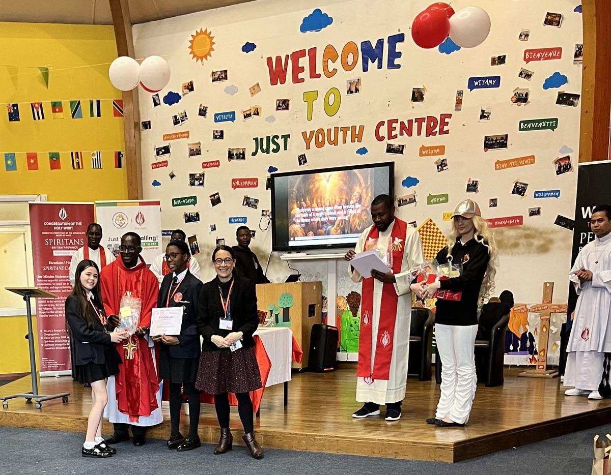 AllHallowsRC's tweet photo. A group of Y7 Prayer Captains enjoyed a Pentecost Retreat Day wonderfully organised by the Just Youth team at the Spiritan centre. 
We danced, sang, created doves, took part in a Pentecost quiz, enjoyed ice creams and celebrated Mass together. A huge thanks to @JustYouth2 https://t.co/69CrEqGhXY