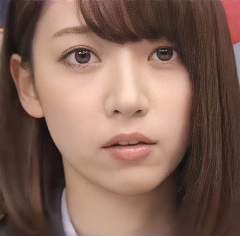 lulu_poke046's tweet photo. 『下着泥棒』

○○は姉の奈々未がお風呂に入っているのを確認し、そっと脱衣場に入った。
洗濯カゴの中にあった奈々未のパンツとブラを手早く掴もうとした瞬間——
ガチャッ。
浴室の扉が開き、濡れた髪のままの奈々未が立っていた。

奈々未「…何してるの、○○？」

○○はパンツを握ったまま固まり、言葉が出なかった。
奈々未はゆっくりと近づき、○○の手から自��のパンツを取り上げた。濡れた肌から湯気が立ち上り、甘いシャンプーの香りが漂う。

奈々未「やっぱり盗もうとしてたんだ。バカ弟」
彼女は少し微笑みながら、○○の腕を掴んだ。

奈々未「私の部屋に来なさい。今から…お仕置きしてあげる」

※ALTあり