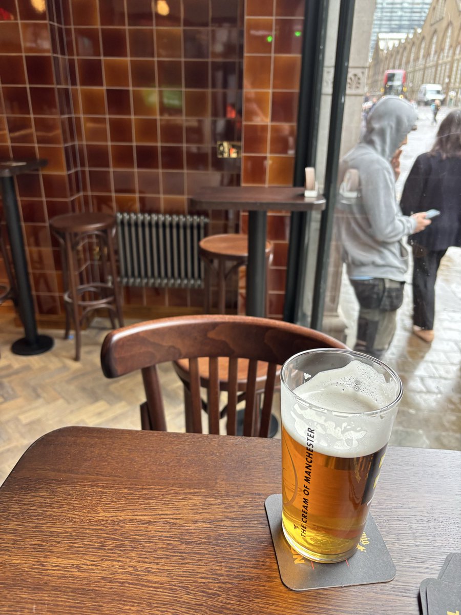 WhippetEC2's tweet photo. Boddingtons cask is back on in London https://t.co/zGLEhPNY9m