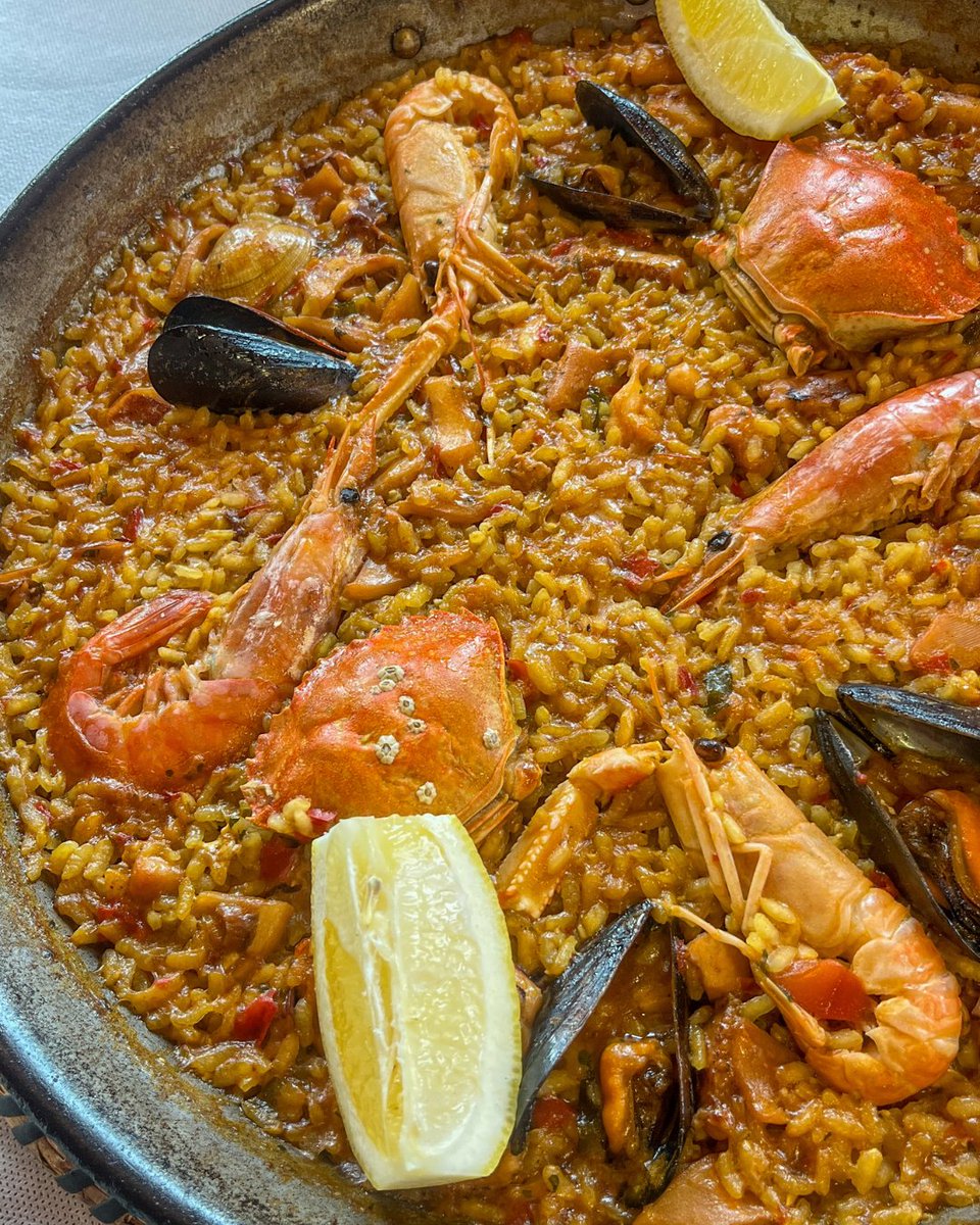 MybusSpain's tweet photo. スペインの米どころエブラのレストランに行ってきました🥘

入口には馬で来店したお客さんの馬が待機していました🐴

エブロはお米の料理だけではなく、
うなぎの産地としても有名です。

📍Punta del Fangar Carretera Marquesa, s/n, 43580, Tarragona

https://t.co/XlBuy4HAop https://t.co/ow7bFV0FCE