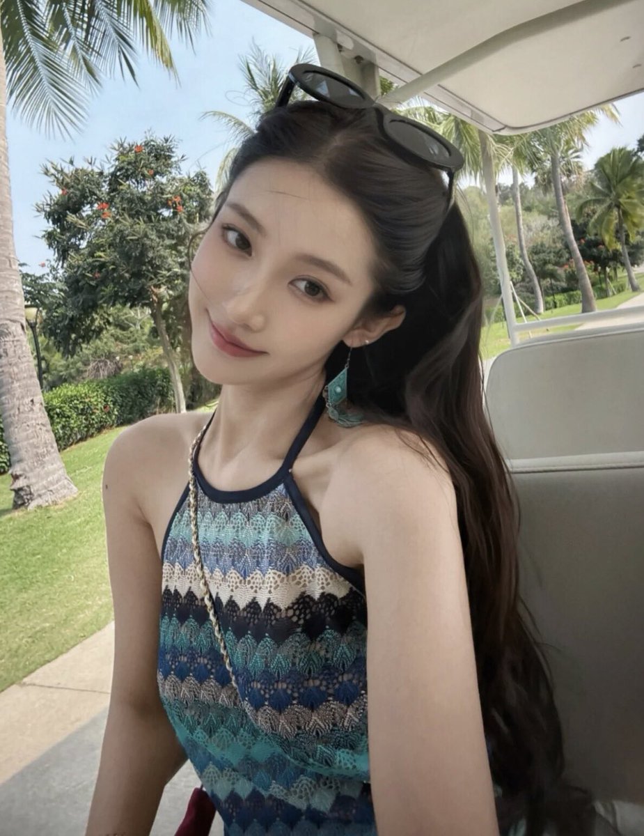 weiwei8962's tweet photo. 值得向往的生活，落地出去旅游了
   v：weiwei89626 https://t.co/55B5NkFJHq