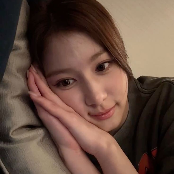 nebgulla's tweet photo. pap mau tidur ke mama    pap mau tidur ke kamu https://t.co/lyu0HFhnFu