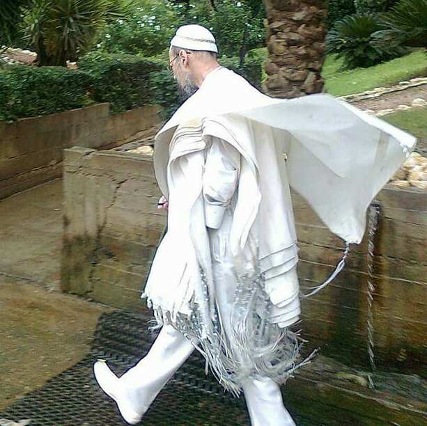 ShalomArushEN's tweet photo. Please pray for the tzaddik, Rav Dov HaKohen ben Shoshana of Tiberias.

"Last week, HaRav Kook was rushed to Poriya Medical Center in Tiberia after developing pneumonia and was sedated and ventilated.

There was a slight improvement in his condition earlier this week, and the doctors were able to reduce the level of his sedation. But sadly, following his deterioration this morning, the medical team was forced to restore full sedation in order to stabilize his condition.

On Monday evening, HaRav Kook’s chashuve father-in-law, HaGaon HaRav Yitzchak Zilberstein, paused his shiur to recite Tehillim for his son-in-law.

In a voice choked with tears, he also described the tzidkus of his son-in-law.

“The generation is upheld by him, and he is now in serious condition,” HaRav Zilberstein said. “He is truly a Tzaddik Yesod Olam, beyond description! He is great in chachmas haKabbalah.

Immediately afterward, HaRav Zilberstein began reciting Psalm 130 from Tehillim, “Out of the depths I have called to You, HaShem,” while the hundreds participating in the shiur responded passuk by passuk.

HaRav Kook’s close talmid, HaRav Moshe Chaim Schneider, requested from the public: “We’re approaching the Yom Tov of Shavuot, an auspicious time when all the Cholei Yisrael were healed at Har Sinai. Davka now, we must unite as one person with one heart for the refuah of our Rav, who dedicated all his days for the benefit of the Klal, worked tirelessly for the healing of the sick, and whose pure tefillos stood by many in Am Yisrael in their time of distress.”"

from https://t.co/gu8abICFjI