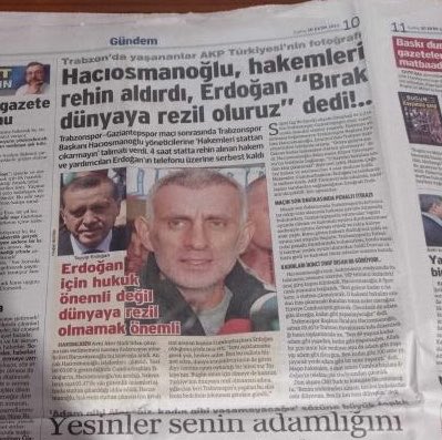rmnsr5's tweet photo. Hakemleri stadyumda rehin alan adam bu ülkede TFF başkanı oldu. 

Uganda da olsa ömür boyu maç izleyemezdi. 

2 tane kurallı cümle kuramayan adamın ülke futboluna adalet getireceği söylendi. https://t.co/lqmxCoQSm6