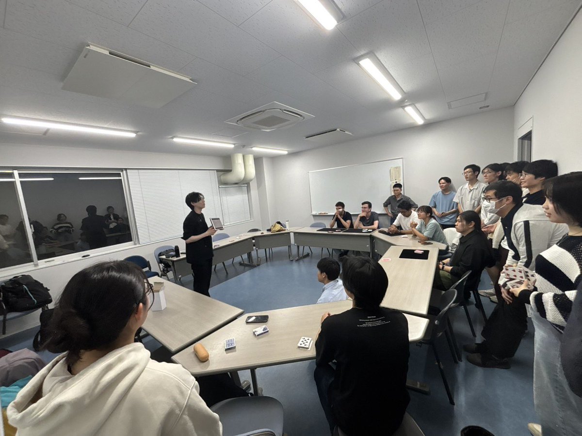 niconico_magic's tweet photo. 筑波大学マジシャンズクラブさんにお邪魔して、
クロースアップマジックのレクチャー会をしてきました✨

みんな楽しみながらも一生懸命取り組んでくれて、想定よりも遥かに上手にできるようになり驚きました😂

覚えたマジックで、たくさんの人に楽しんでもらえたら嬉しいな☺️
@tsukuba_magic https://t.co/V7eGbLjv9Y