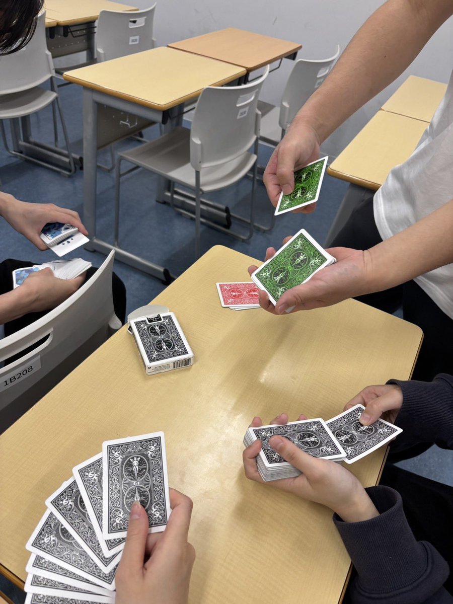 niconico_magic's tweet photo. 筑波大学マジシャンズクラブさんにお邪魔して、
クロースアップマジックのレクチャー会をしてきました✨

みんな楽しみながらも一生懸命取り組んでくれて、想定よりも遥かに上手にできるようになり驚きました😂

覚えたマジックで、たくさんの人に楽しんでもらえたら嬉しいな☺️
@tsukuba_magic https://t.co/V7eGbLjv9Y