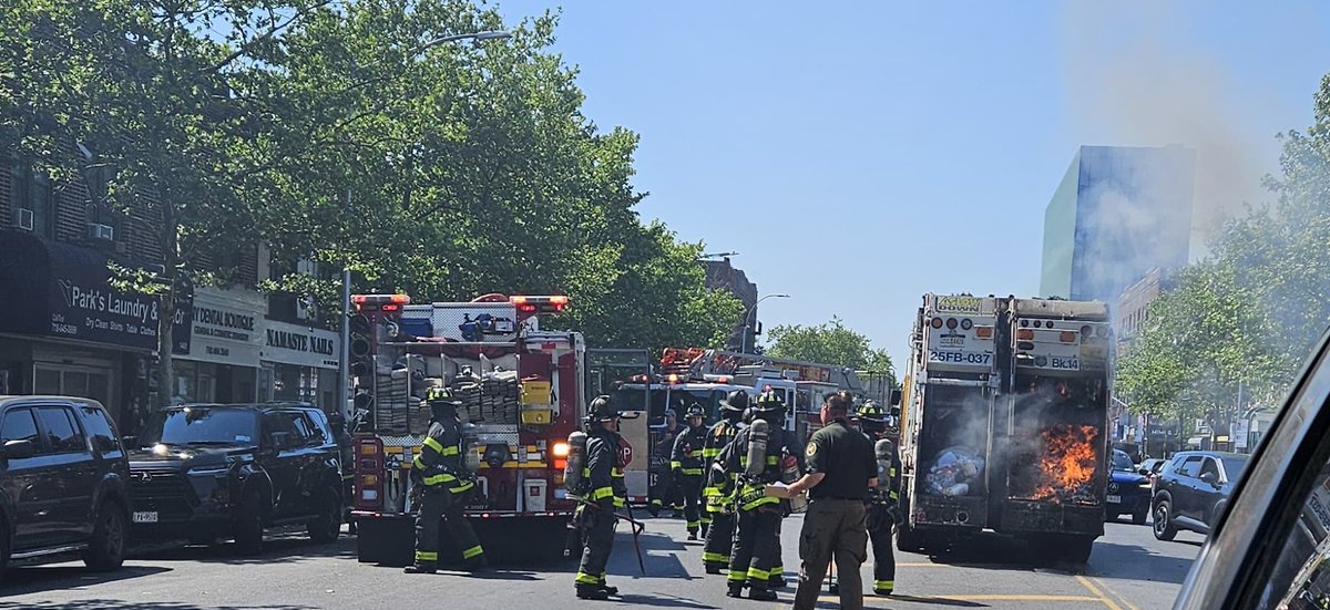 NY_ACTIONS's tweet photo. Sanitation truck fire at Coney Island Ave &amp; Avenue K, Brooklyn. Fire coming from the back of the truck.

@NYCSanitation @FDNY

#Brooklyn #ConeyIsland #NYC #FDNY #NYPD #Fire #Breaking https://t.co/hofkLx4mG7