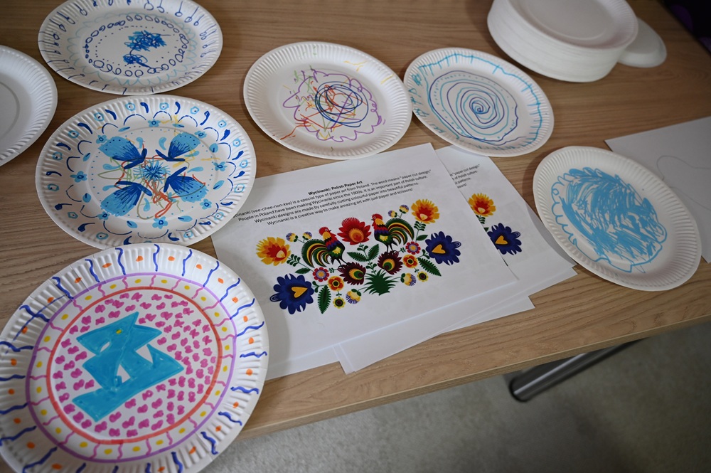 WHSSchool's tweet photo. Dziś świętowaliśmy Polski Dzień Kultury razem z naszymi polskimi uczniami!
Today our students learnt Polish words, created colourful Wycinanki-inspired artwork, and tasted traditional Polish foods including Kiełbasa and Pierogi.  #PolishCulture #SchoolCommunity https://t.co/Aab7Wf9yjU