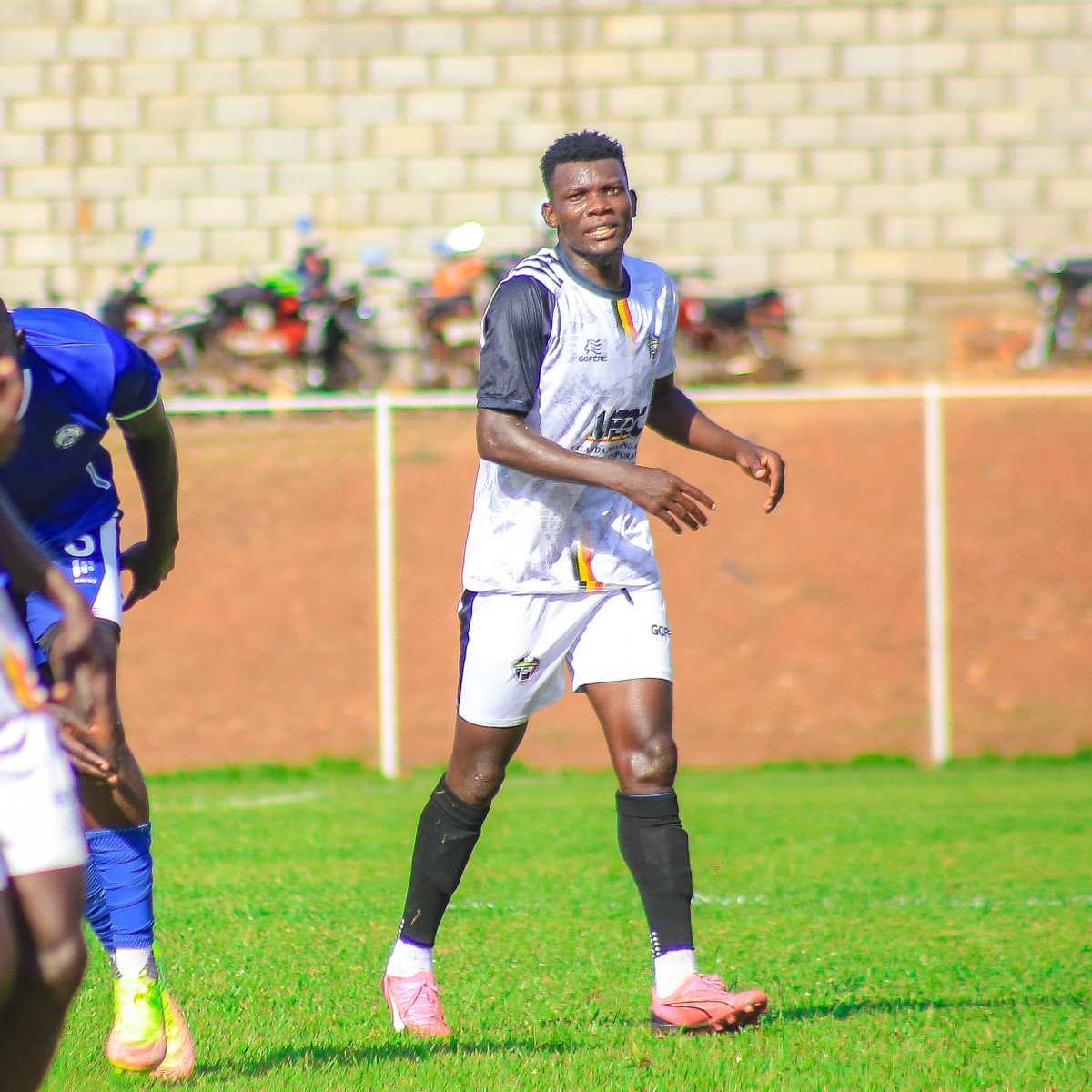 UPPC_FC's tweet photo. 4 minutes added to the 90
90' | POLICE FC 🔵1️⃣-1️⃣ ⚪UPPC FC
#StarTimesUPL #MatchDay29
#ComeOnYouPrinters https://t.co/gf5BUakWJV