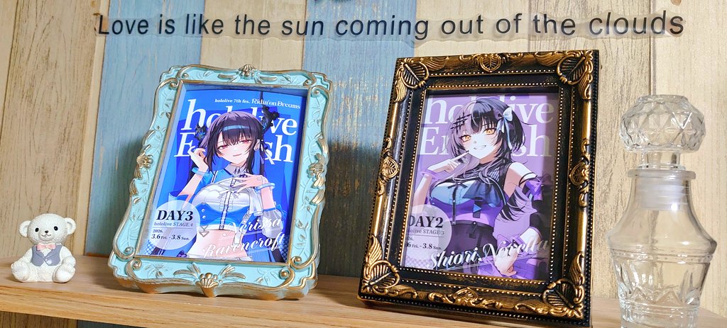 Gmofu7's tweet photo. I made a photo frame!😆
In Japan, there's a store called "Seria" where almost everything costs around $0.66, and it's great because it has a lot of low-cost items, especially for women. Incidentally, they also carry Hololive merchandise. Bookmark 
#RavenCrafts  #ShiorinSketch https://t.co/fhQBUYPkBA