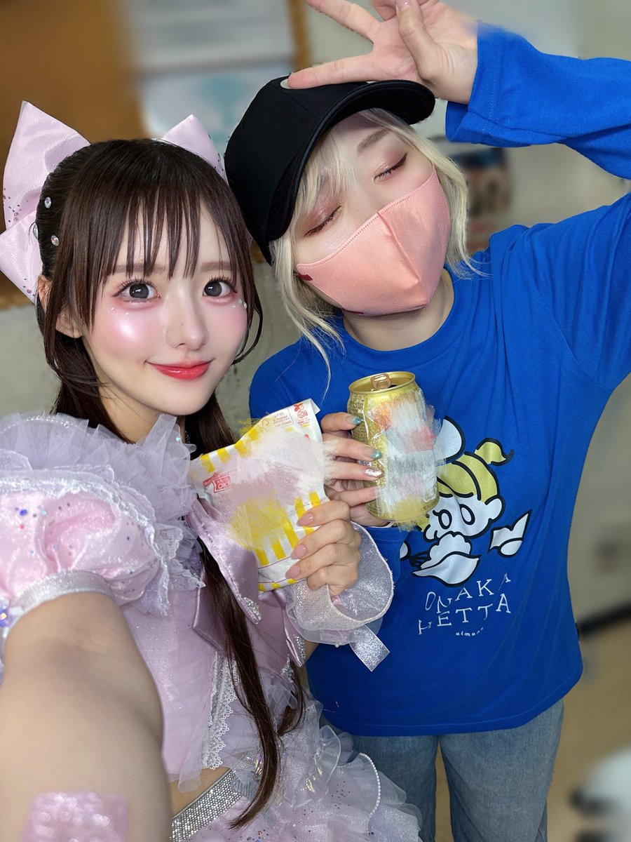 お忍びでまなぴが 差し入れ（フ◎ミチキ）持って会いにきてくれた