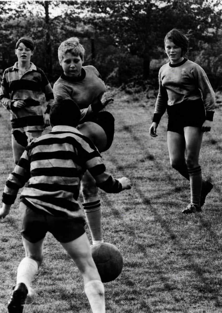 bertdale's tweet photo. Ladies leagues (re)started to sprout up around the country from the summer of 1967. In one of the first, the Warwickshire Ladies Football League, Chase Athletic (Bedworth) beat Stermet Wanderers (Nuneaton) 2-0 at the Griff &amp; Coton Sports Ground in Nuneaton in October 67. https://t.co/HpuXFgQNDV