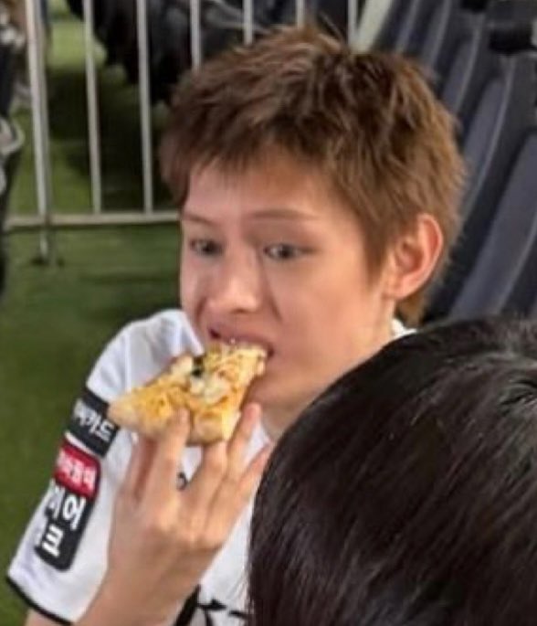 ตต。 | 𝙩𝙩 tweet media