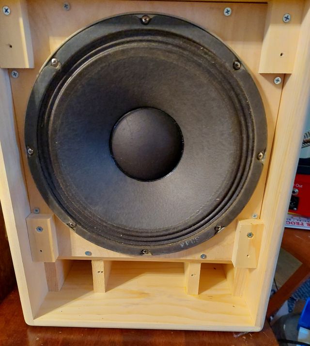 Ridge_Cook's tweet photo. @NarushikaTone I found this at the bottom,  Then there is the Theil cab.  Designed specifically for measured response and characteristics of that speaker. Another hole. https://t.co/LgqDXAd1PG