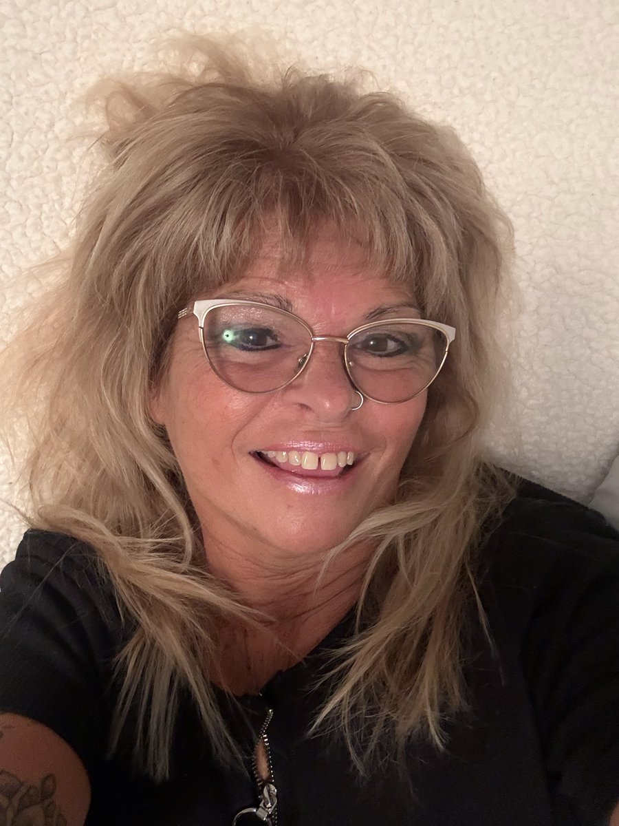 SmilesByTheresa's tweet photo. The new 61! Life is too short! Happiness and positivity! That’s what life is all about! (Cute Toes help! 😂) #smile #life #GoodEnergyOnly #ConfidenceLooksGood https://t.co/E88icFA6xs