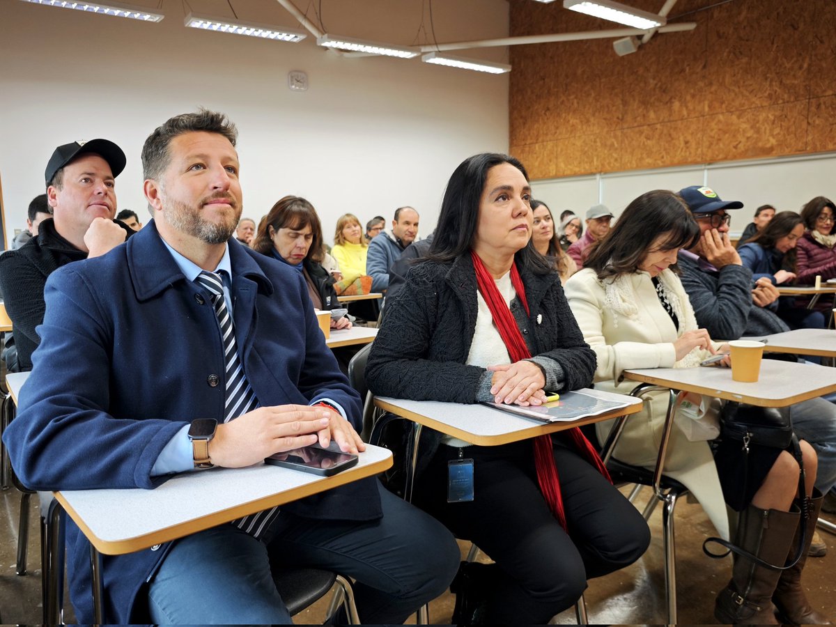 Perfruts's tweet photo. 🌱🍅 Lanzamiento del Estudio de Mercado "Exportación de Tomate Fresco 2026" junto ProChile, el Programa Transforma de Fruticultura Sustentable de la Región de Valparaíso (PerfrutS), Corfo Valparaíso y la Escuela de Recursos Naturales Duoc UC Valparaíso.
 #Sustentabilidad #Tomate https://t.co/186W5nZtpl
