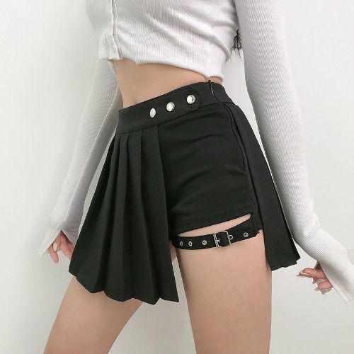 KeyoraStorms's tweet photo. I just received 'Omen' Black Gothic Pleated Skirt with Shorts - 704-HS / L by Rags n Rituals from CW via Throne. Thank you! https://t.co/6H6EpSIHSu #Wishlist #Throne https://t.co/3DPI1J5saq