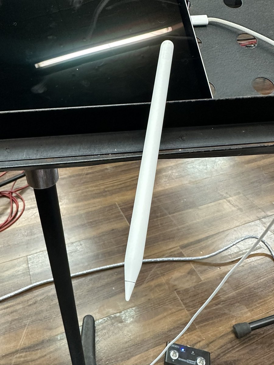 enochang's tweet photo. ApplePencil、こういうトリッキーなマグネット利用が使いやすいと感じたリハーサル https://t.co/2VO7QEJTAx