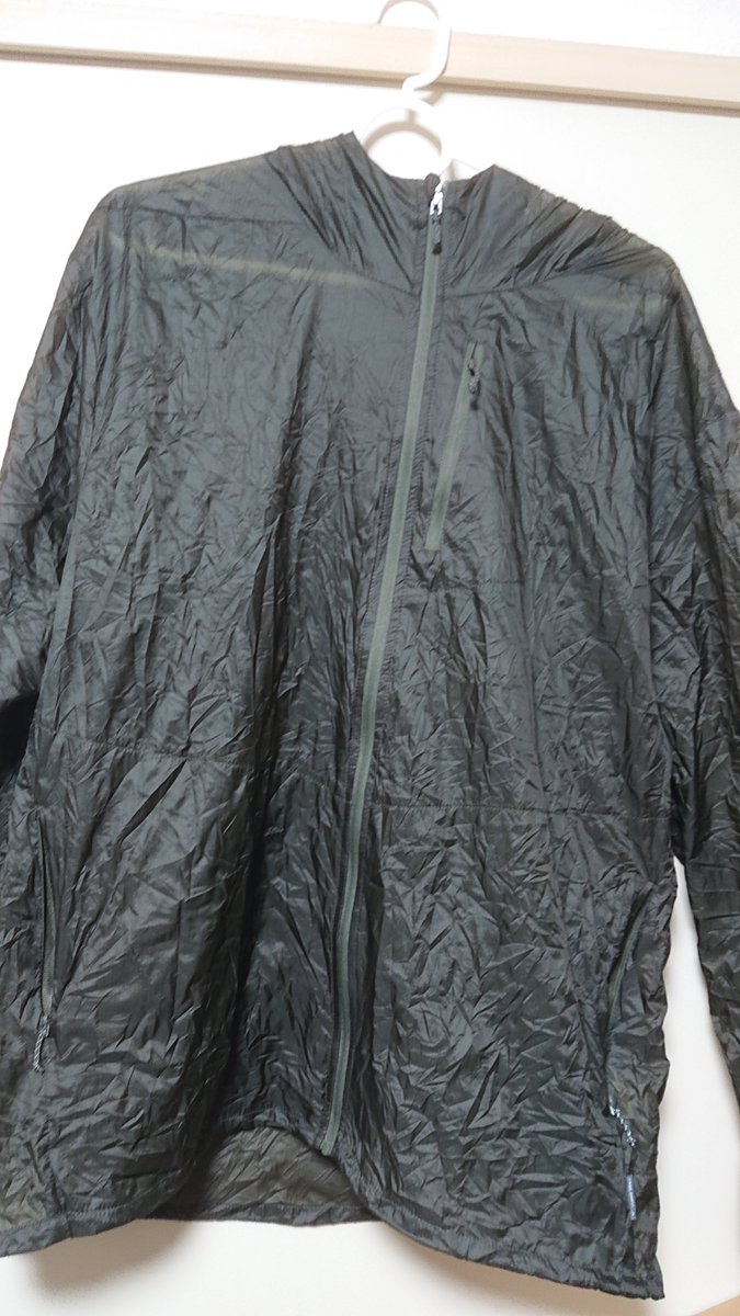 nikusake_camp's tweet photo. やたら軽い上着買ってみた。
93g。 https://t.co/TWuEeXdBoG