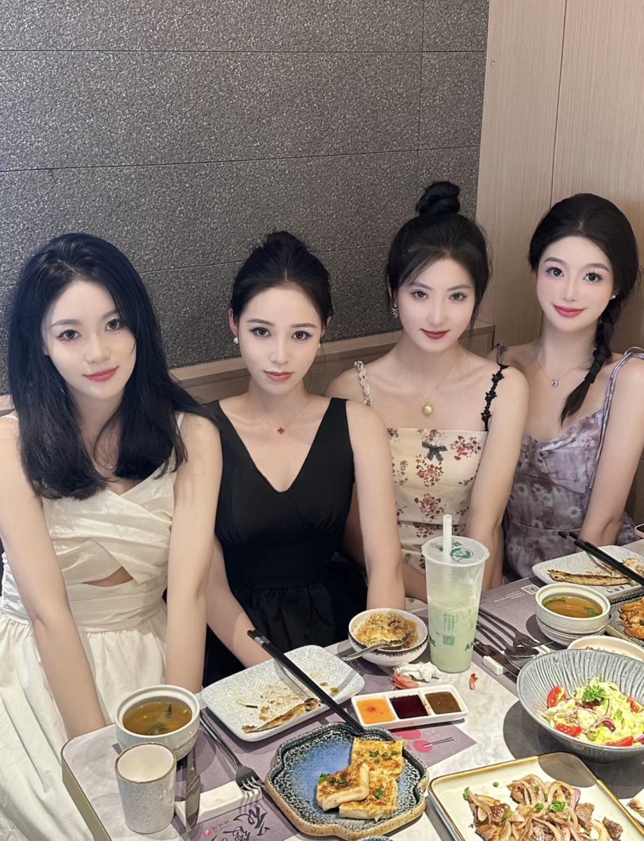 liuliu031's tweet photo. 下班打扮一下，你还能认出来谁是谁吗
      v：liuliu03122 https://t.co/7IJFozdjT6