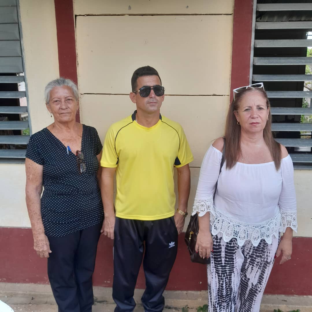 ffalconm82's tweet photo. La Institución educativa que lleva por nombre José Martí Pérez en Antilla realiza actividades matutinas para recordar al apóstol en el aniversario de la caída en combate. 
#CubaViveEnSuHistoria
#MartíVive
#HonorHolguinero https://t.co/piPSIFihwq