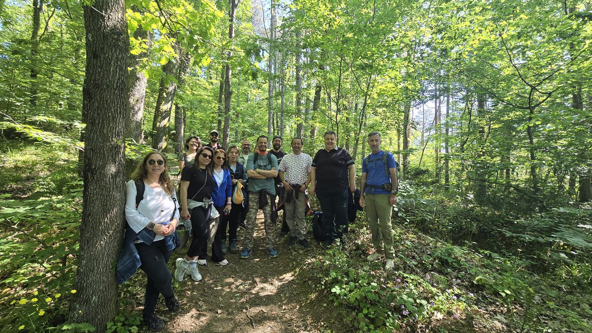 tursaborgtr's tweet photo. TÜRSAB Doğa, Macera ve Kültür Turizmi İhtisas Başkanlıkları organizasyonunda, 19 Mayıs Atatürk’ü Anma, Gençlik ve Spor Bayramı kapsamında Belgrad Ormanı’nda yarım günlük bir Bilgilendirme gezisi düzenlendi.

Bahçeköy’den başlayan program, Topuzlu Bendi ve Valide Sultan Bendi rotasında yürüyüş ve bilgilendirmeler eşliğinde gerçekleştirildi. Etkinlikte katılımcılar, bölgenin doğal ve tarihi mirasını yakından tanıma fırsatı buldu.

Program kapsamında Doğa ve Macera Turizmi İhtisas Başkanımız Mikayil Köroğlu doğa ve macera turizmine ilişkin değerlendirmelerde bulunurken, Kültür Turizmi İhtisas Başkanımız Hakan Çokgezen ise Belgrad Ormanı’nın tarihi su yapıları ve kültürel mirası hakkında bilgi paylaşımlarında bulundu.

Etkinlik, doğa, tarih ve kültür turizmini aynı rotada buluşturarak katılımcılara hem bilgilendirici hem de keyifli bir deneyim sundu.