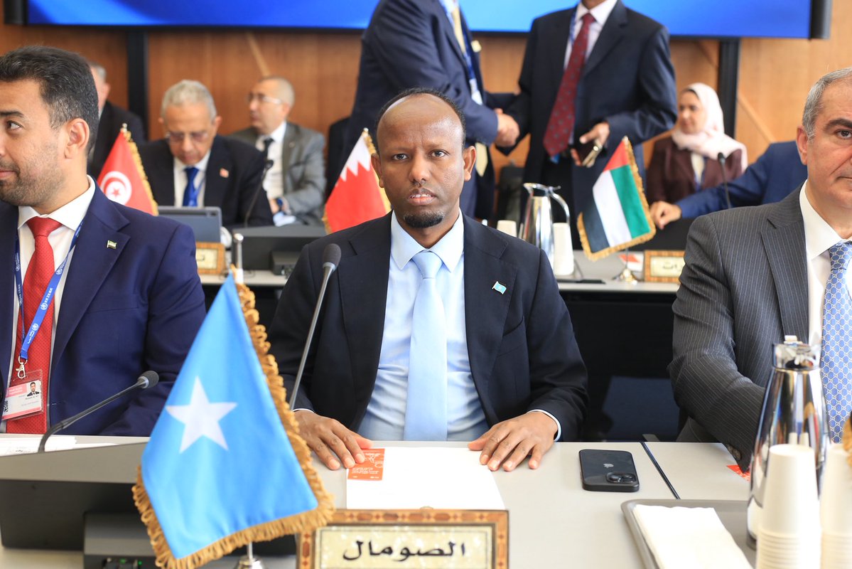DrAliHajiadam's tweet photo. شاركتُ في أعمال الدورة الـ64 لمجلس وزراء الصحة العرب المنعقدة في مدينة جنيف، على هامش جمعية الصحة العالمية الـ79، حيث ناقشنا سبل تعزيز التعاون الصحي العربي وتطوير الأنظمة الصحية وتعزيز الأمن الصحي الإقليمي https://t.co/05MlU1CpPv