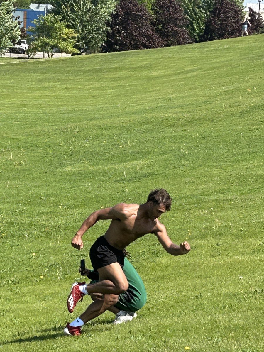 DeanIsomJr1's tweet photo. Off season work🏈Miami of Ohio receiver #17 Braylon Isom. @miamiohfootball @isombraylon https://t.co/EptS81bOCl