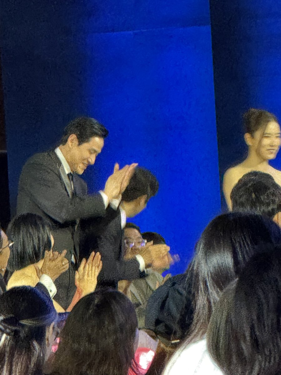 ye1025_'s tweet photo. 갤러리 뒤지다가.. 영원히 박수만 쳐주는 휴민트 팀..특히 박해준.. https://t.co/G5JIROK4or