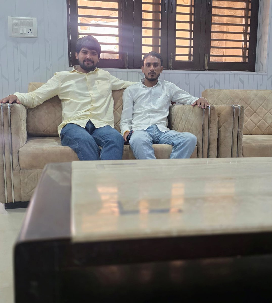 PoswalMania's tweet photo. आज पूर्व मंत्री उत्तर प्रदेश सरकार राम सकल गुर्जर जी से मुलाकात करते हुए @RamsakalBJP https://t.co/WeSBphwfqw