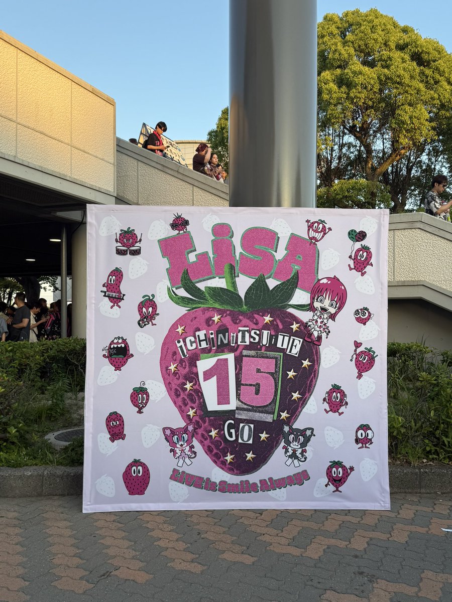ken_41ya's tweet photo. 久しぶりにLiSAのライブ行ってきた！
かっこいいし楽しいし、いいライブだった😆
銀テ取れたから大切にしよ https://t.co/dJyZvhvOrI