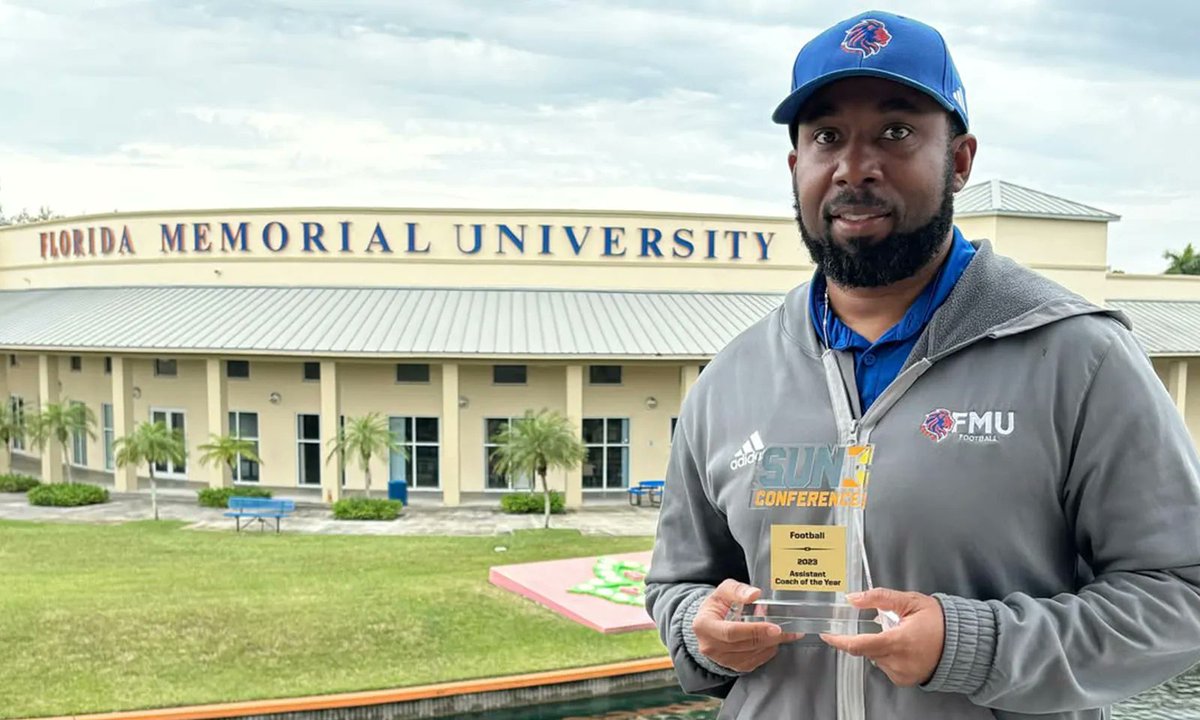 LawrenceBl83397's tweet photo. SOUTH FLORIDA HIGH SCHOOL SPORTS RADIO SHOW TONIGHT (7-9) ON @1043wqam @UHealthSports - The summer will be busy with camps at Florida Memorial University and head coach Mike Jones talks about it at 8:05. @mikejones10 @FMULionsFB https://t.co/DEnFAGdCvm